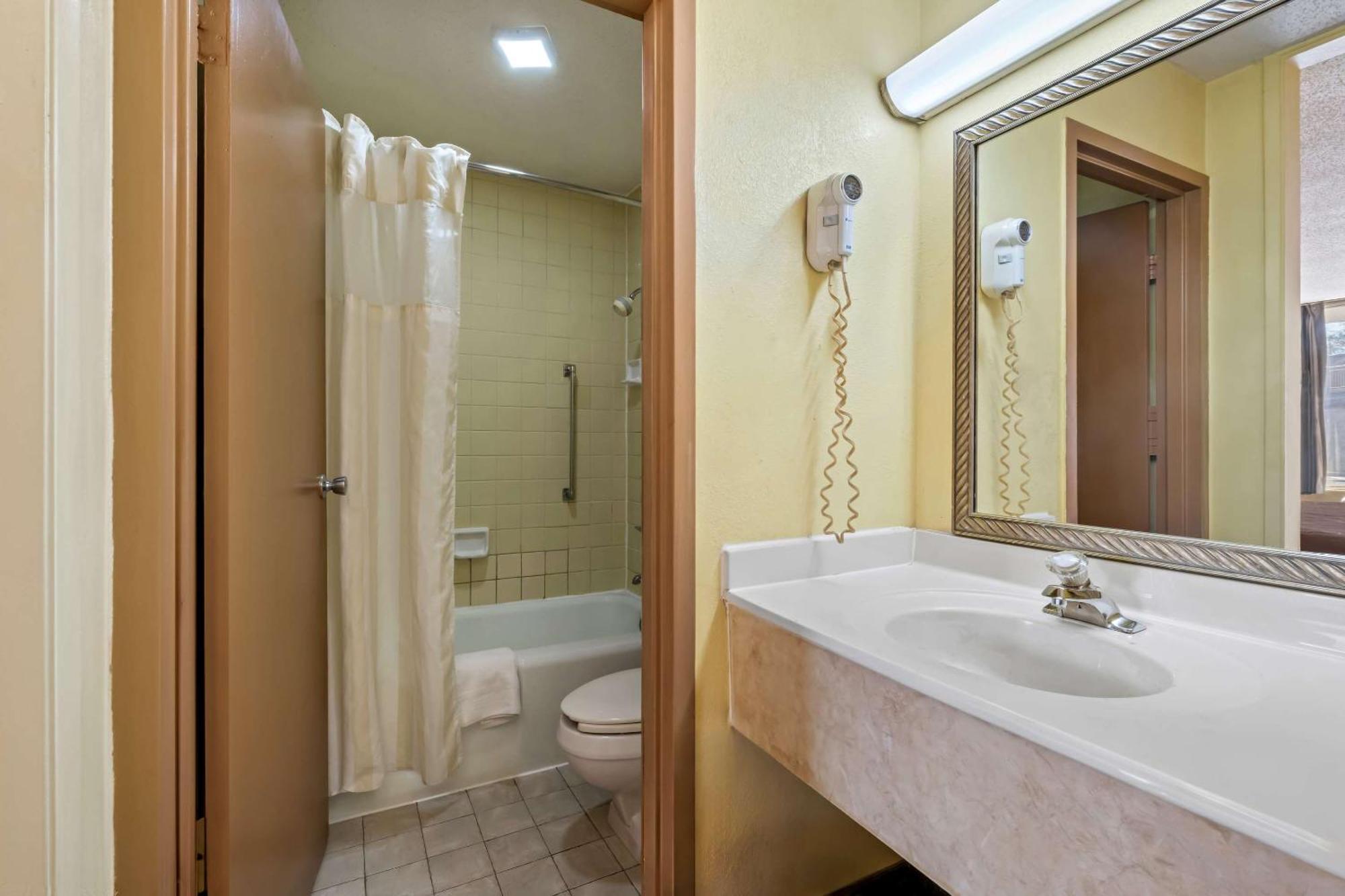 Rodeway Inn Monroe Esterno foto